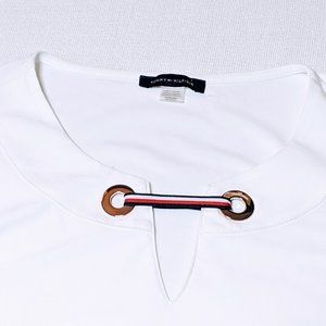 Tommy Hilfiger sleeveless blouse (D28)